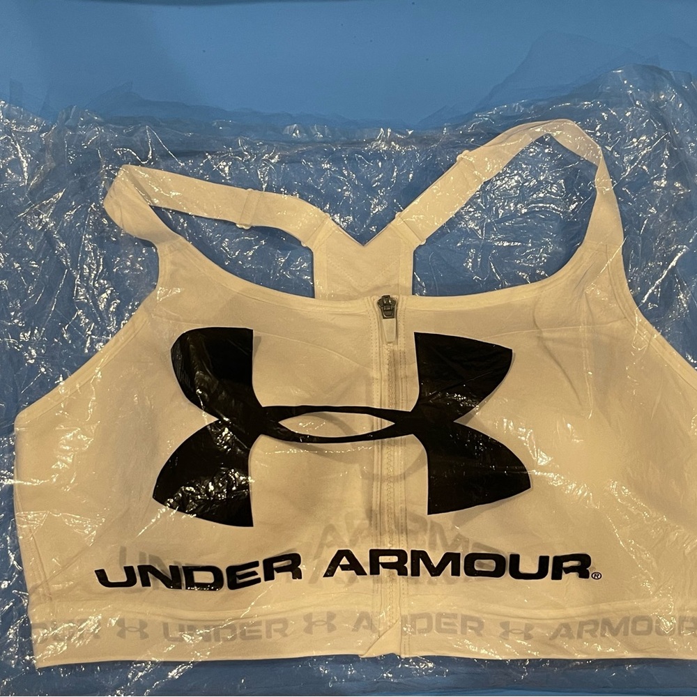 Under Armour White Sports Bar size 44D
